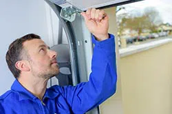 Milwaukee State Garage Door Repair Service Milwaukee, WI 262-314-4476 Milwaukee State Garage Door Repair Service Milwaukee, WI 262-314-4476 - repair-side
